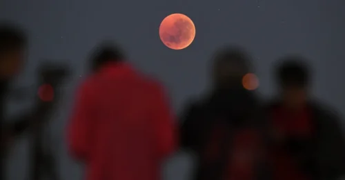 Total lunar eclipse will paint the full moon blood red for over 7 billion skywatchers tonight