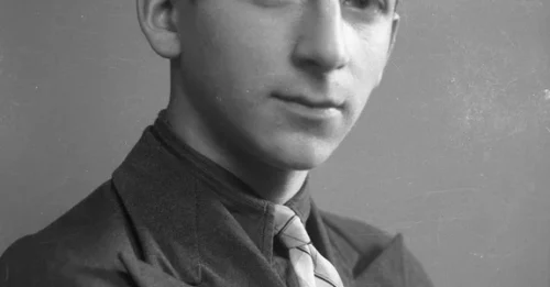 THE YOUNG MAN DESCRIBED WITH STRIKING FEATURES IN AUSCHWITZ: The Mysterious Death of 21-Year-Old Mendel Jaffe Just 1 Day After Arriving at the Auschwitz Camp – No Photo, No Grave, ONLY A SILENT GAZE THAT ENDURES THROUGH TIME 7