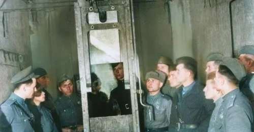 The Method of Carrying Out a Death Sentence by GUILLOTINE: The 2-Second MECHANICAL Process of the Guillotine – How the Guillotine Blade Worked So “EFFICIENTLY” 7
