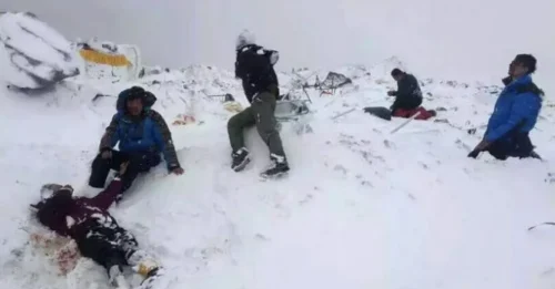 TRAPPED FOREVER ON THE ROOF OF THE WORLD: Hundreds of Climbers Isolated with “Limited Routes Down” on Everest After a 7.9 Magnitude Earthquake Strikes Nepal 7