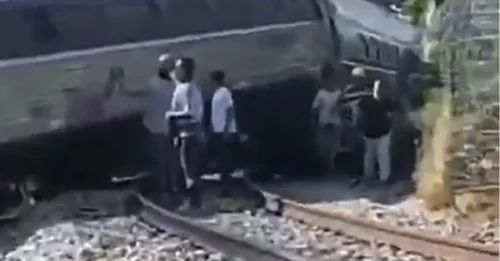 Al menos 13 pasajeros muertos y decenas heridos tras descarrilamiento de tren en México