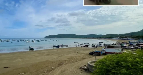 Al menos seis personas, incluido un niño de dos años, murieron a tiros después de que hombres armados abrieron fuego en una playa turística en un ataque horroroso.