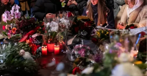 Los padres buscan desesperadamente a sus hijos tras el incendio en una estación de esquí suiza mientras cientos de personas se reúnen para una vigilia desgarradora.