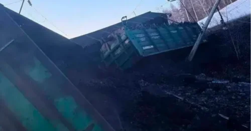 Gran accidente ferroviario: 35 vagones descarrilaron en una ruta clave utilizada para alimentar la maquinaria de guerra de Putin con equipo militar norcoreano