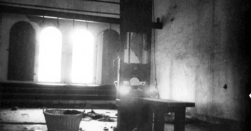 The DARK REALITY of Fallbeil Execution: Nazi Germany’s Assembly-Line Guillotine Designed to End Lives in Mere Seconds – Speed, Precision, and Psychological Impact 7