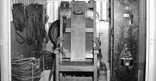 SMOKE ROSE FROM THE HEAD of the Man Sent to the ELECTRIC CHAIR: The “DISTURBING” Execution Moment of Tennessee’s Lee Hall as 1,750 Volts Passed Through – His UNEXPECTED Final Words That Left Witnesses Stunned 7