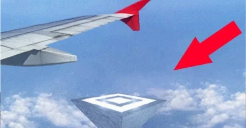 Plane passengers left in shock after witnessing midair UFO sighting