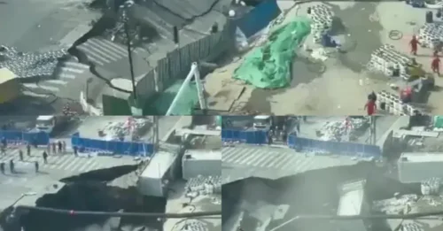 EN EL ABISMO: El Aterrador Momento en que Trabajadores de la Construcción Huyen al Estar a Punto de Caer en un Enorme Socavón que Se Traga la Calle – A Segundos del Desastre en una Escena Captada en Cámara