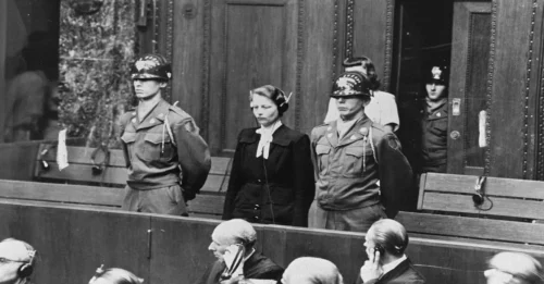 THE SHOCKING GUILLOTINE EXECUTION of Two Nazi Nurses: The Deeply DISTURBING and Systematic Crimes of Hilde & Helene at Obrawalde and the 18,000 “Patients” They Quietly Erased – A Dark Chapter That Europe Tried to Forget 7
