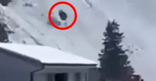 ESQUÍ CHOQUE! Momento de terror: una góndola del teleférico de esquí se precipita montaña abajo en una estación suiza, dejando una persona muerta.