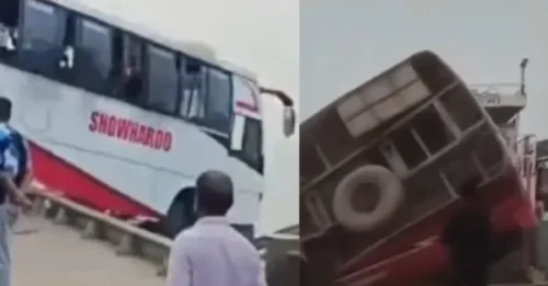 CAÍDA FATAL! Momento escalofriante: un autobús repleto de gente se precipita 9 metros al río ante la mirada atónita de los lugareños mientras 16 cuerpos son recuperados de entre los restos sumergidos.