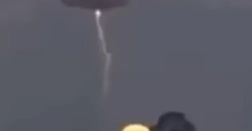 Sky on Fire: Young Man’s Chilling Video Exposes UFO’s “Lightning Attack” on Innocent Ground – The Internet Is Losing It!