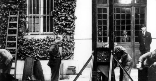 4 HIDDEN Reasons Why Thousands Were Beheaded Face Down: The DISTURBING Science Behind the Guillotine’s Position — Why Executioners PREFERRED Not to Face a Victim Looking Up 7