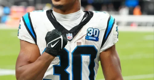 PACKERS – PANTHERS TRADE BOMBSHELL: Green Bay Could Land a 27-Year-Old 1,195-Yard RB (10 TDs, 250 Carries) – The BACKUP Situation? Injury-Prone Depth and an Unresolved Legal Cloud Over Jacobs!