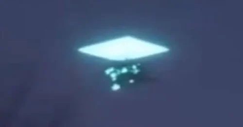 MYSTERY IN RUSSIA! Glowing Diamond-Shaped Object Appears in the Sky — Then Vanishes Inside Another Object